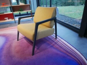 Harvink Fraai fauteuil  in stof kleur mosterd met houten frame Opruiming