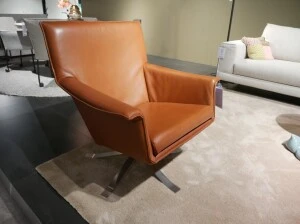 Design on Stock Djenne draaifauteuil Opruiming leer Cera Cognac